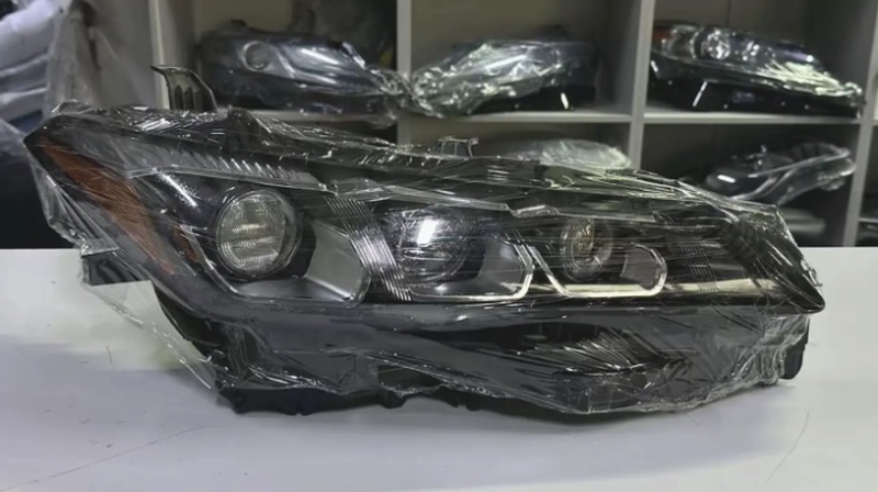 Передние фары на Toyota Avalon 2020